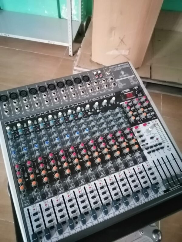 Mixer Marca BEHRINGER XENIX X2442