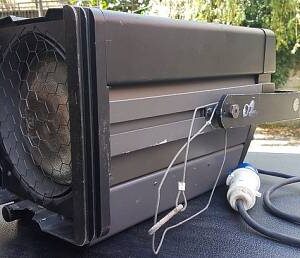 4 PC Strand Lighting ALTO 2500W con bandiere