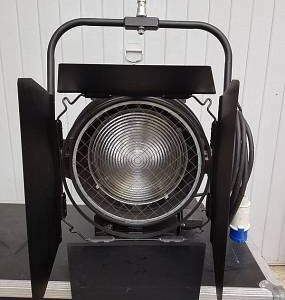 2 PROIETTORI Strand Lighting STUDIO 5 KW QUARTZ HALOGEN FRESNEL